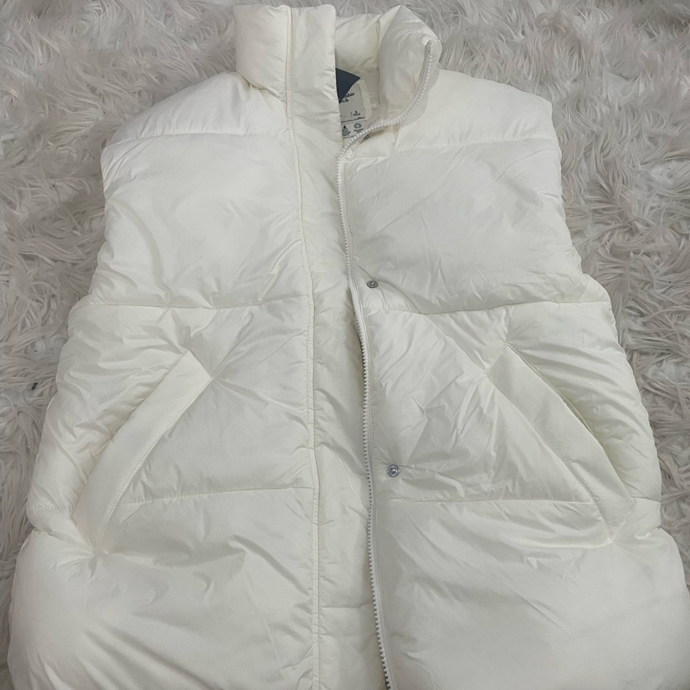 Oversized quilted puffer vest in womens small off white color new with tags